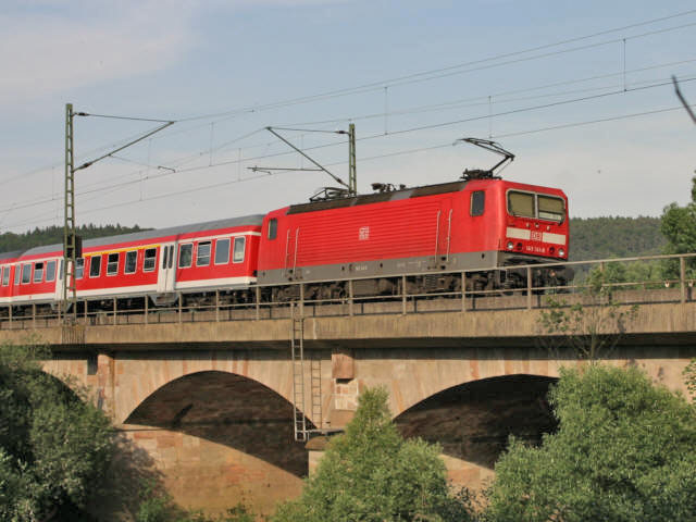 143  s&uuml;dl. von C&ouml;lbe auf der Lahnbr&uuml;cke