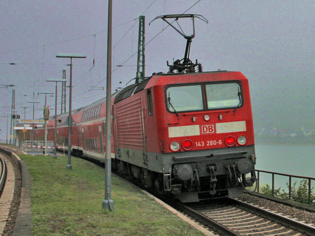 143 im Bhf Niederheimbach am Rhein