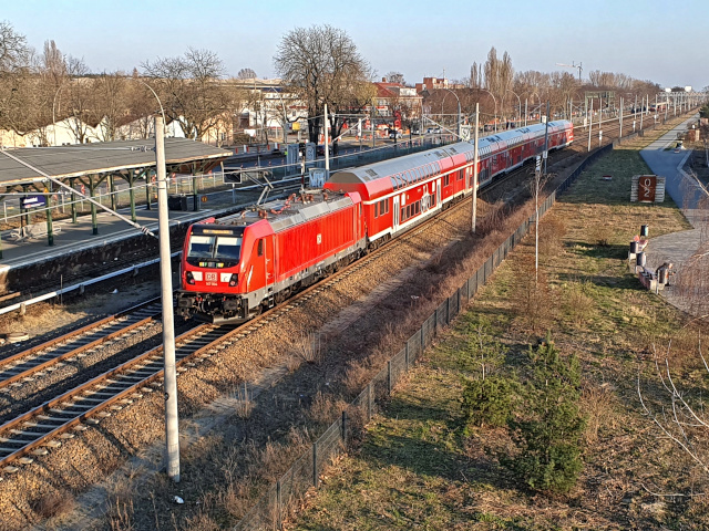 147 am S-Bahnhof Berlin-Johannisthal