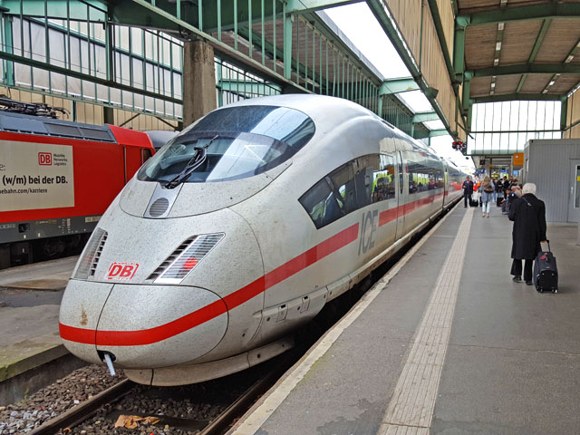 403  im Hbf Stuttgart 