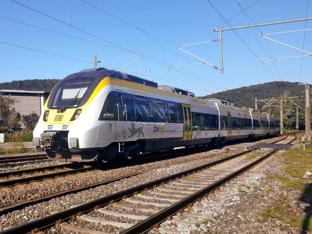 442 im Bhf Sulzbach/Murr