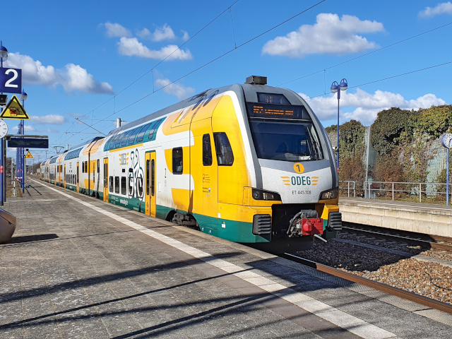 ET 445 im Bhf L�bben